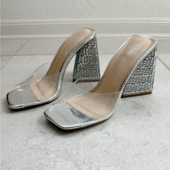 Betsey Johnson Shoes - Picture 1 of 8